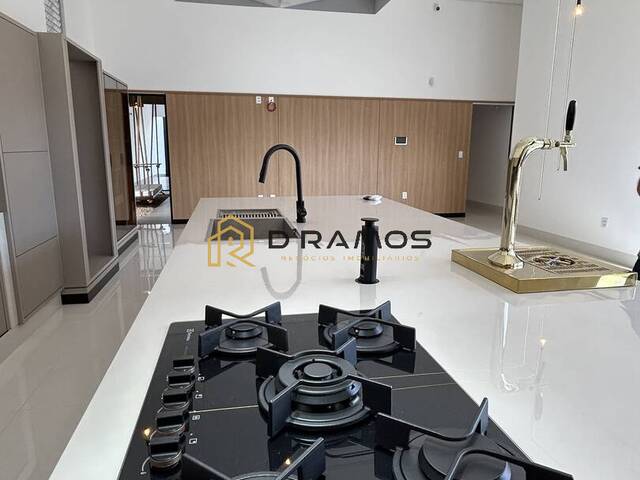 #20 - Casa para Venda em Tangará da Serra - MT