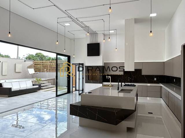 #20 - Casa para Venda em Tangará da Serra - MT